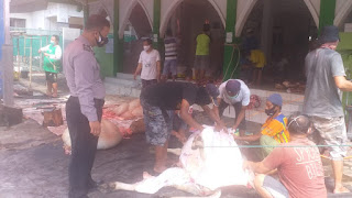 Bhabinkamtibmas Warungboto Pantau Penyembelihan Hewan Qurban