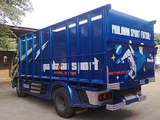 Modifikasi truk canter ceper - warna biru