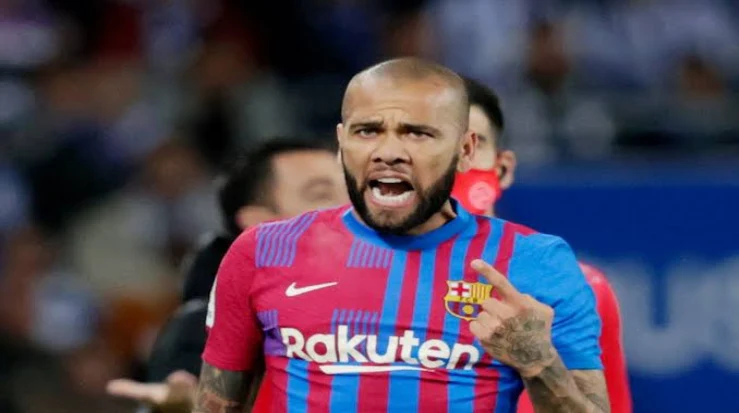 Barcelona To Extend Dani Alves's Contract