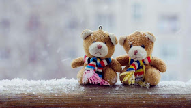 Teddy-Bear-Couple-in-winter-Backgound