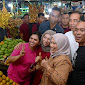 Presiden RI Jokowi Belanja Buah dan Sayur Di Pasar Buah Berastagi