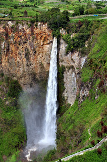 Sipiso  Piso Waterfall