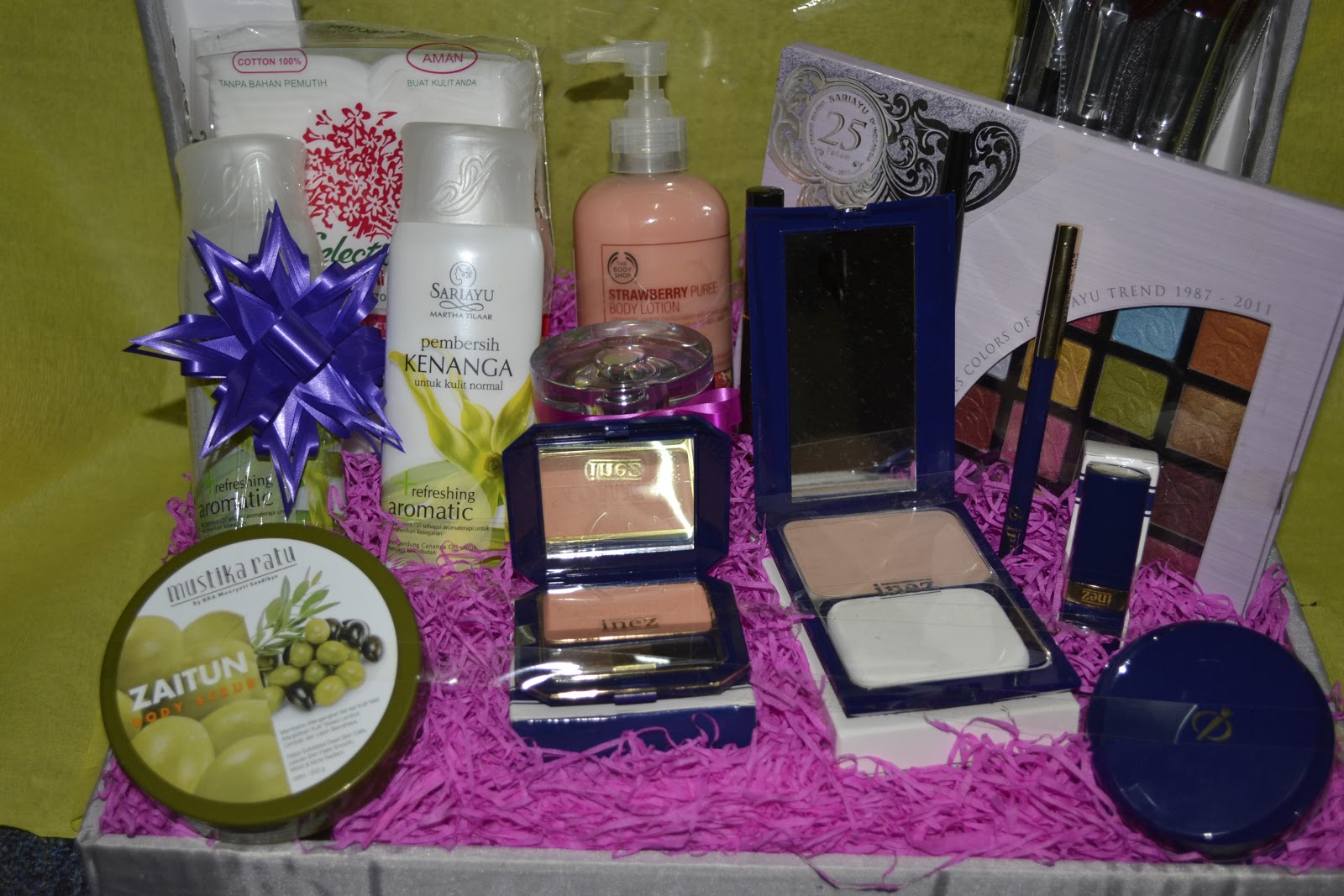 Puji Parcel 'Seserahan alat kosmetik'