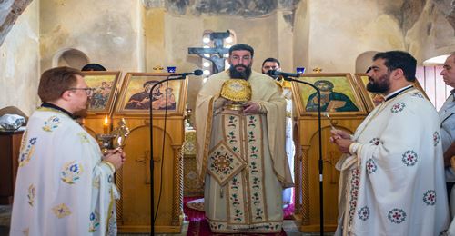 Παρουσία πλήθους προσκυνητών πανηγύρισε ο Ιστορικός Ι. Ν. των Αγίων Αποστόλων Καλαμάτας