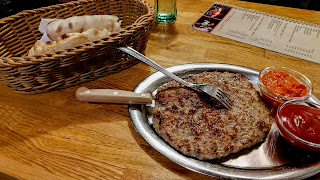 Sarajevo '84 has good hamburgers