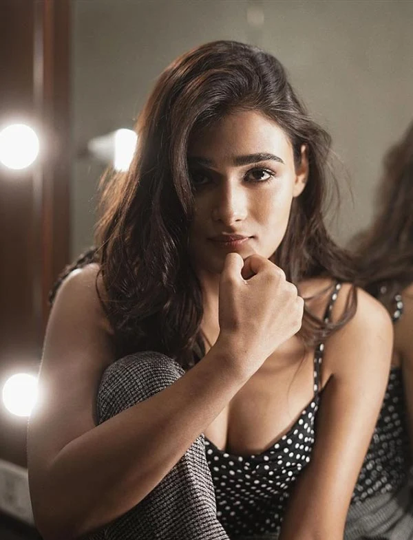 Shalini Pandey hot actress arjun reddy