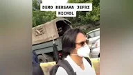 Jefri Nichol Demo Bareng Mahasiswa, Lempar Payung hingga Tanya DPR Wakilnya Rakyat atau Oligarki?