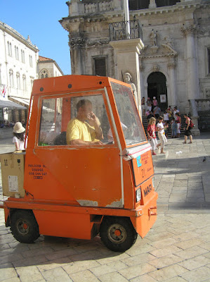 by E.V.Pita.... Dubrovnik (Croatia) city walk (1,5 hours) / por E.V.Pita.... Paseo por Dubrovnik (Croacia) en 1,5 horas ... http://thecrazytourist.blogspot.com/2012/03/dubrovnik-croatia-city-walk-15-hours.html 