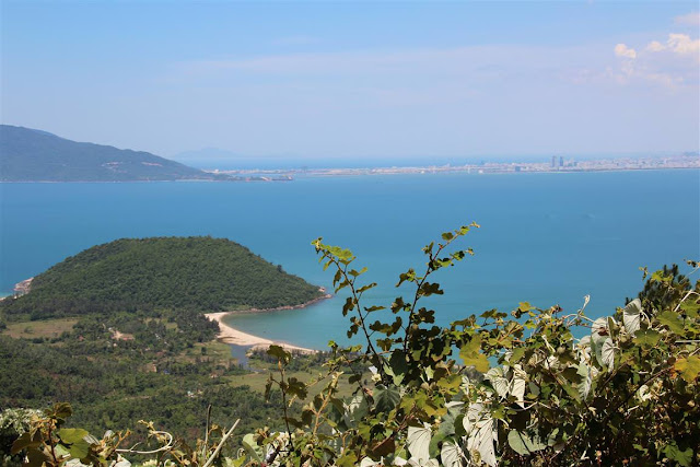 Panoramablick Wolkenpass Vietnam (C) JUREBU