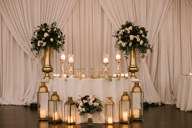 sweetheart table candles and flowers