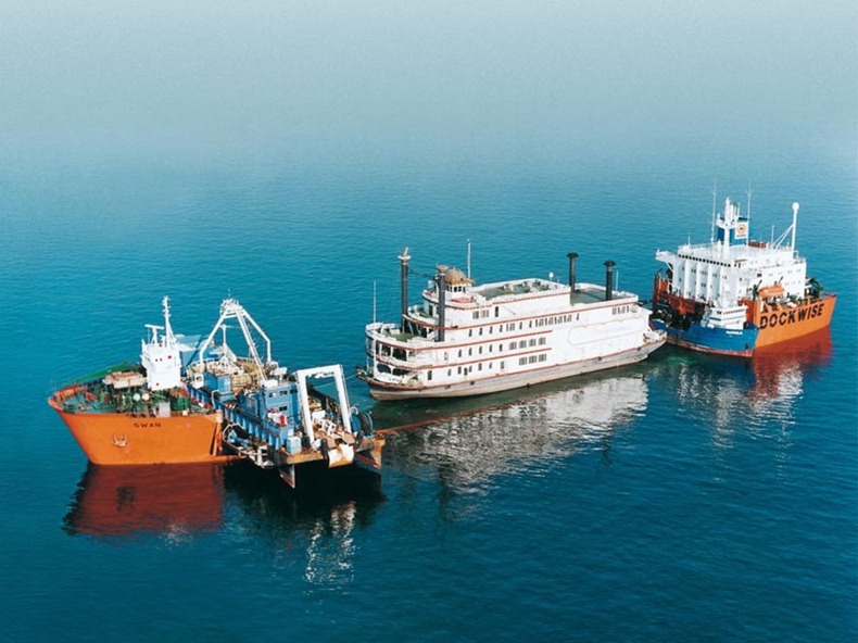 Heavy Lift Ships and their Impossibly Massive Cargoes 