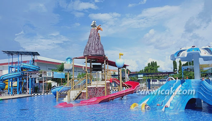 wisata keraton waterpark di ponorogo