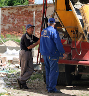 Usmivka has a chat with the driver