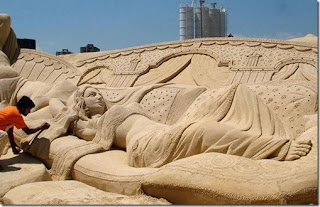 India Sea Beach Sand sculptures by Sudarsan Pattnaik 2012 wallpapers