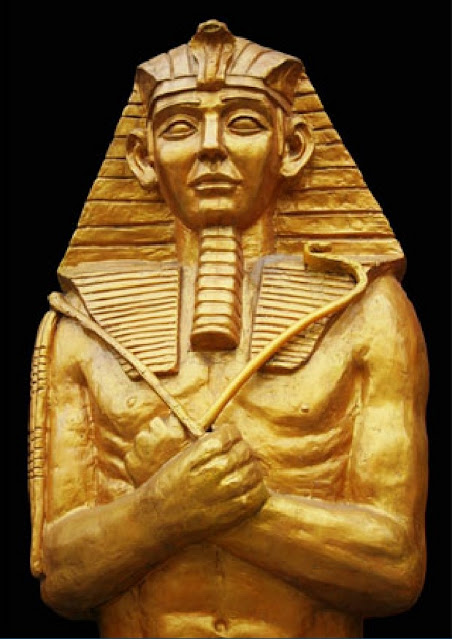 Древняя статуя Рамсеса II