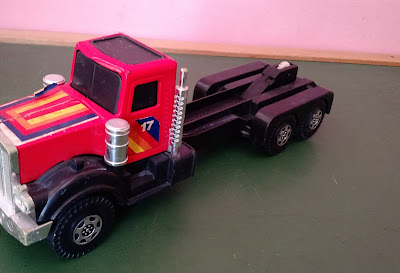 Brinquedo antigo, cavalo somente do caminhão vermelho do transmotor da Estrela - comprimento total 26cm  R$ 25,00