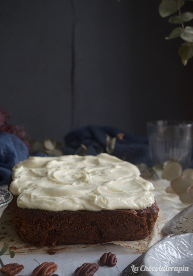 bizcocho-especiado-de-zanahoria-con-crema-de-chocolate-blanco