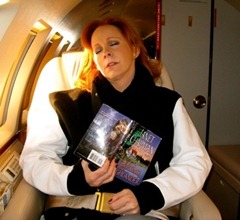 Reba-sleeping-on-plane-reba-mcentire-992712_366_336