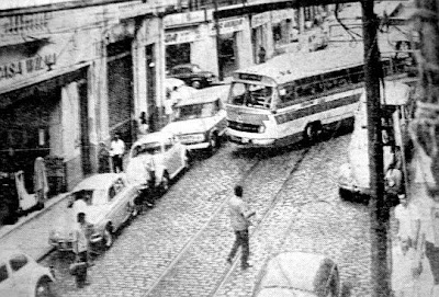 Trilhos de bondes na rua General Câmara próximo a rua Martim Afonso - A TRIBUNA DE SANTOS - MAIO DE 1967