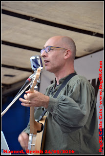 Gilles, banjo ténor, guitare, chant - groupe BogZH Celtic Cats !