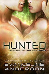 Hunted: (Alien-vampire science fiction romance) (Book 2 of the Brides of the Kindred Alien Warrior Romance series) (English Edition)