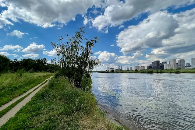 Северный берег Строгинской поймы, Москва-река