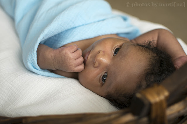 Newborn baby boy laying in a basket, photo by Martina