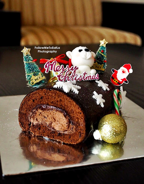 BEST Christmas Bear Log Cake By EatCakeToday.Com