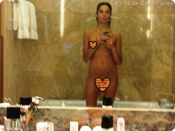 Juanita Viale desnuda en el baño de ña casa de Mirtha 