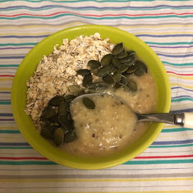 Smoothie du petit-déjeuner : nectarine, kiwi, flocons d'avoine et graines de chia