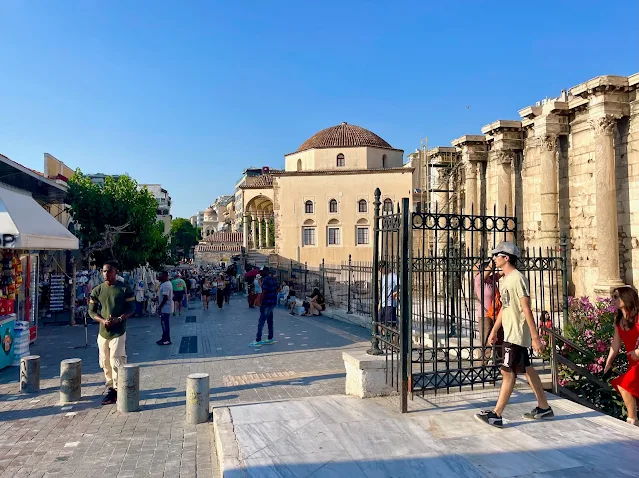 Atina gezi rehberi Hadrian Kütüphanesi