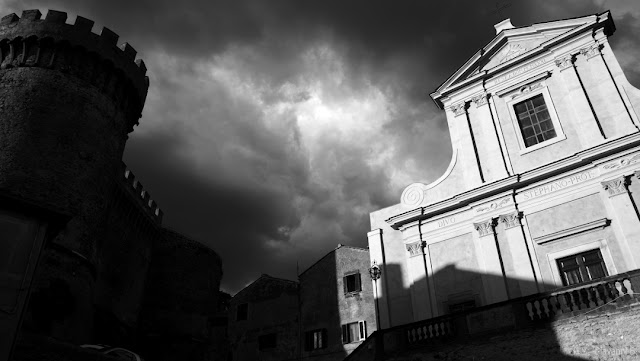 Fotografia in bianco e nero della Cattedrale di Bracciano