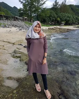 Hijabers cantik Ririn Putri Anjani