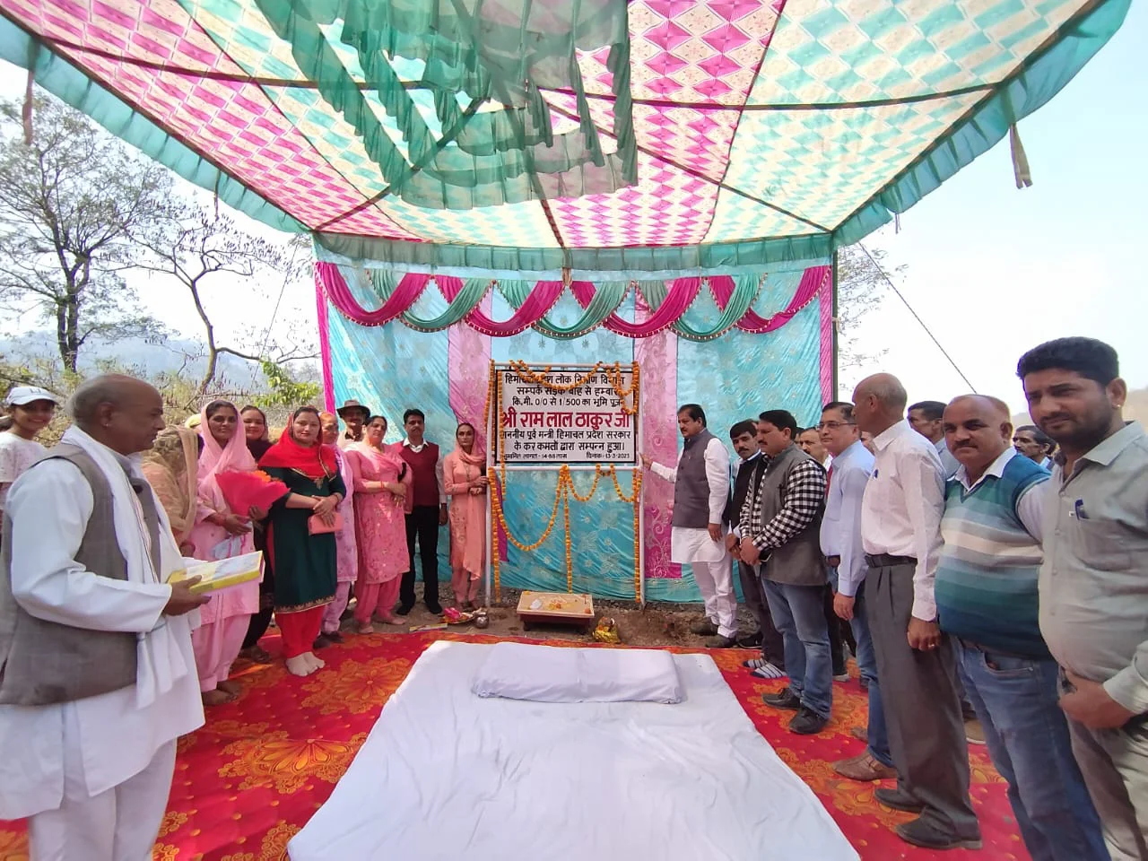 Bilaspur News: Former minister Ram Lal Thakur performed Bhoomi Pujan of Baugh to Hambar road - the road will be built at a cost of 15 lakhs