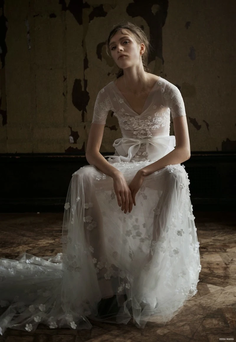 Vera Wang presents sexy bridal gowns for the Spring 2016 season