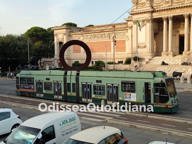 L'Atac festeggia: "Autobus da record". Ma la rete dei tram è in ginocchio