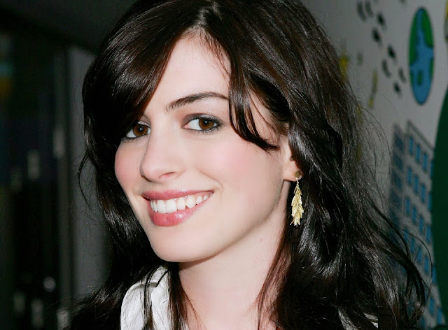 Anne Hathaway Hd Wallpapers Free Download