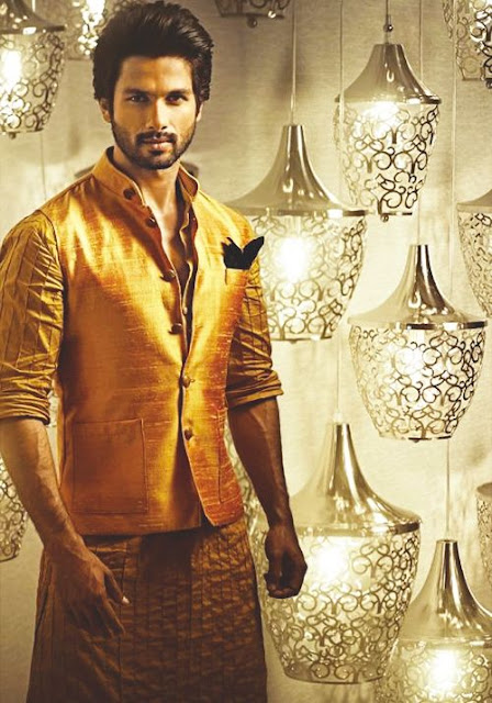 Shahid in kurta pyjamas