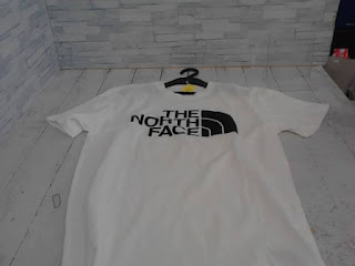 未使用品　THE NORTH FACE　ロゴ　ホワイト　半袖Tシャツ　１９８０円未使用品　THE NORTH FACE　ロゴ　ホワイト　半袖Tシャツ　１９８０円