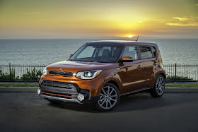 Front 3/4 view of 2017 Kia Soul ! (Exclaim)