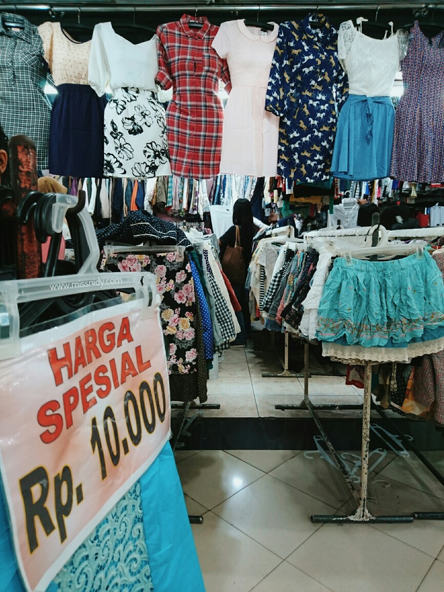 Travel in Style Belanja Baju  baju  Secondhand di Pasar  