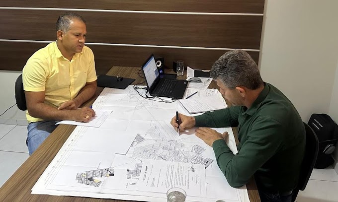    Secretários municipais Cláudio Queiroz e Jardel Bomjardim discutem parcerias para alavancar a economia de Açailândia