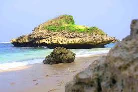 wisata pantai di malang