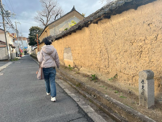 西大寺の土塀