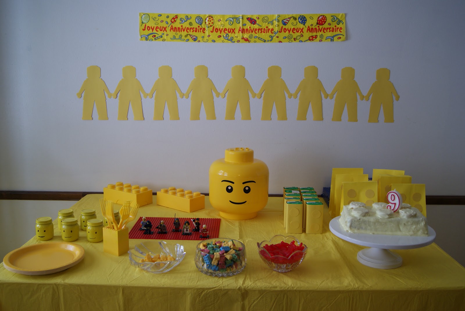 nest full of eggs Yellow LEGO birthday 