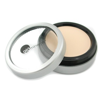 eye makeup primer. for impeccable eye makeup.
