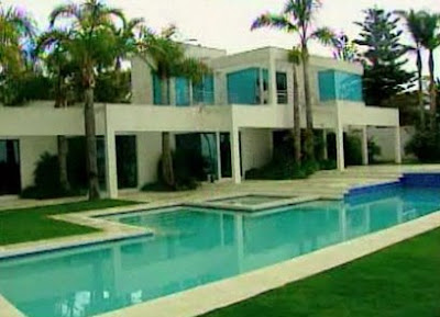 Barbiedream House on Barbie S Dream House Comes True In Malibu