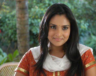 Divya Spandhana Cute Photos in Latest Movie