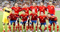 Selección de ESPAÑA - Temporada 2011-12 - Casillas, Xabi Alonso, Sergio Ramos, Negredo, Busquets, Piqué; Arbeloa, Silva, Iniesta, Xavi y Jordi Alba - PORTUGAL 0, ESPAÑA 0 - Desempate a penaltys: Portugal 2 (Pepe y Nani), España 4 (Iniesta, Sergio Ramos, Piqué y Cesc) - 27/06/2012 - Eurocopa de Ucrania y Polonia 2012, semifinales - Donetsk (Ucrania), estadio Donbass Arena - Alineación: Casillas; Arbeloa, Piqué, Sergio Ramos, Jordi Alba; Busquets; Silva (Navas, 59'), Xabi Alonso, Xavi (Pedro, 85'), Iniesta; Negredo (Cesc Fábregas, 54')