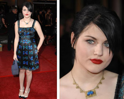 Frances Bean Cobain She reminds me so much of Kelly Osbourne circa 2001 to